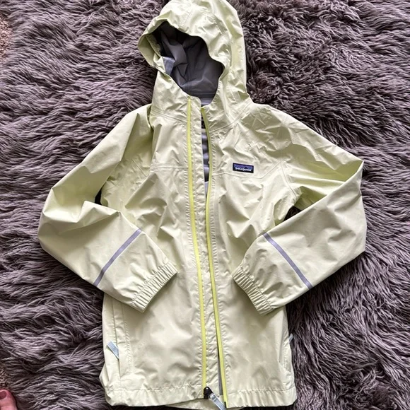 Patagonia Raincoat - Picture 1 of 5